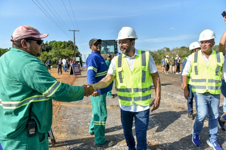 Wilson Lima vistoria obra de reforma e ampliação da AM-352 e destaca importância da rodovia para economia da região