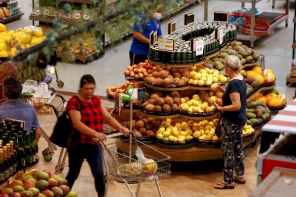 O que pode impedir a queda acentuada da taxa de juros no Brasil