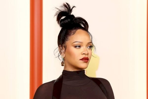 Rihanna dá à luz pela segunda vez e bebê seria uma menina, diz site