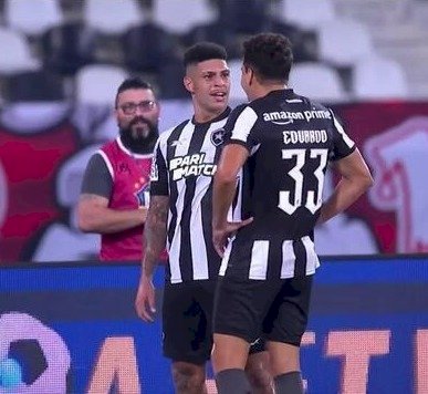 Botafogo vence o Internacional, no dia do aniversário 12/08, completando 119 anos e termina o 1º turno com 14 pontos na frente do 2º colocado