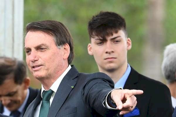 Filho de Bolsonaro, Jair Renan é alvo de operação da polícia do DF