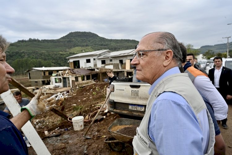 Governo federal anuncia R$ 741 milhões em recursos para cidades atingidas por ciclone no RS