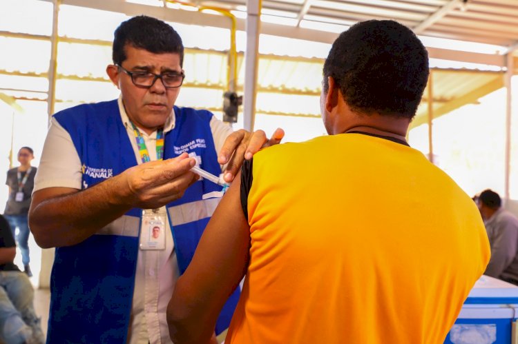 Prefeitura oferta doses contra Covid-19 em 74 pontos de vacinação nesta semana