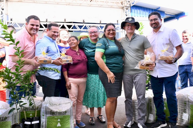 Prefeito fomenta citricultura com a entrega de 14 mil mudas para produtores rurais da capital