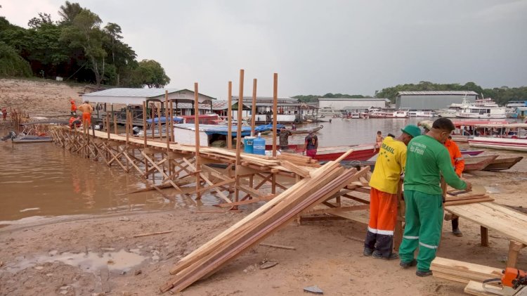 Prefeitura constrói ponte de 150 metros na marina do Davi para conter impactos da seca dos rios