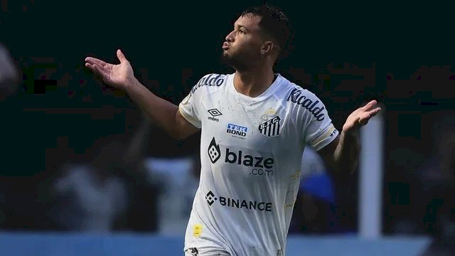 Em duelo direto contra o Z-4, Santos goleia o Vasco em jogo com três expulsões