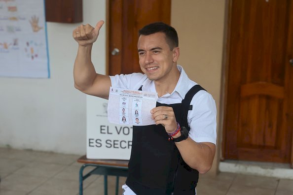 Noboa vence eleição para presidente do Equador com 52% dos votos