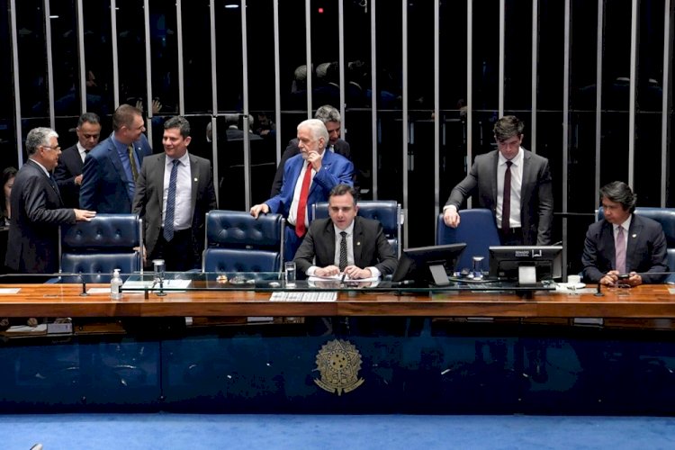 Senado aprova a PEC que restringe decisões dos ministros do STF