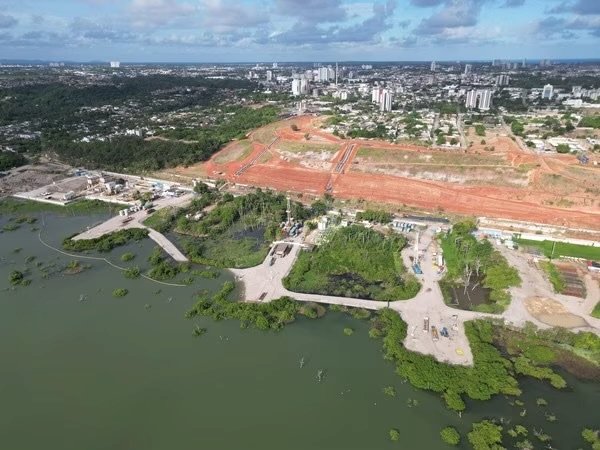 Com 2 m de afundamento de solo, lagoa avança de forma contínua sobre área de mina com risco de colapso em Maceió