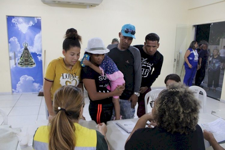 Prefeitura de Manaus atende famílias vítimas de incêndio no bairro do Céu