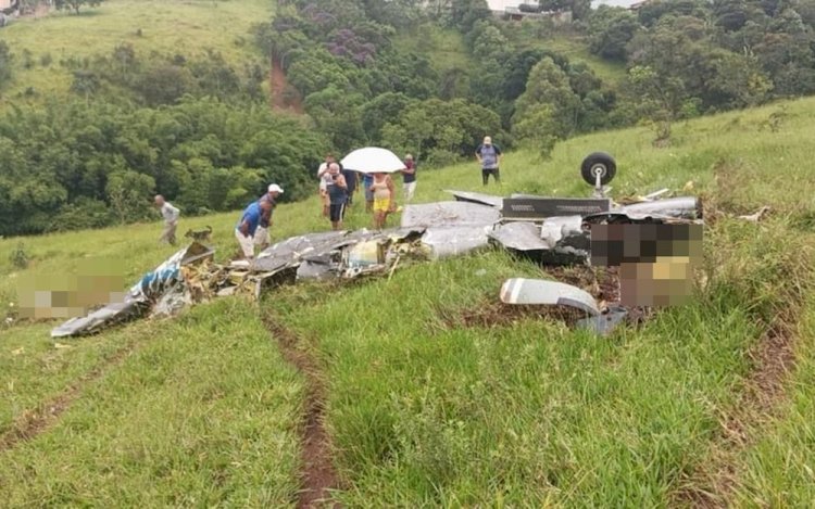 Avião cai e deixa 5 mortos na zona rural de Itapeva, MG