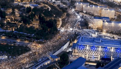 Milhares de pessoas vão às ruas de Jerusalém contra Netanyahu e por alistamento de judeus ultraortodoxos