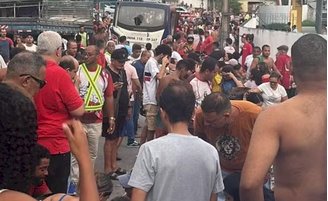 Micro-ônibus atropela participantes de procissão no Grande Recife; acidente deixou 4 mortos e mais de 20 feridos