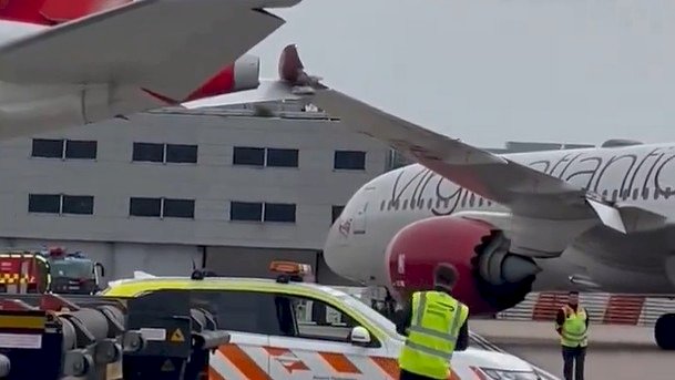 Aviões colidem em manobra no aeroporto mais movimentado do Reino Unido