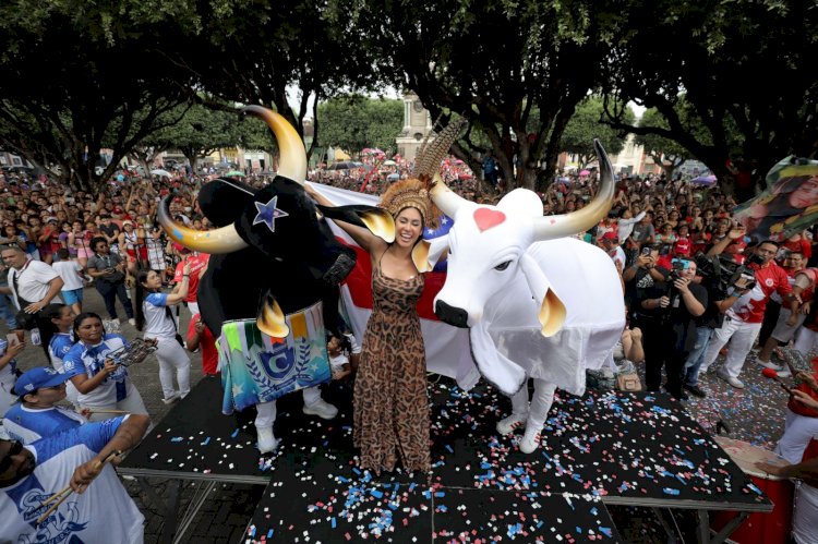 Após trajeto em trio elétrico, Isabelle Nogueira finaliza chegada em Manaus com festa no Largo de São Sebastião