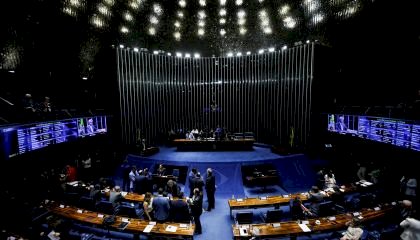 Com placar apertado, Senado aprova texto-base de projeto que cria novo DPVAT com extra de R$ 15 bi no orçamento