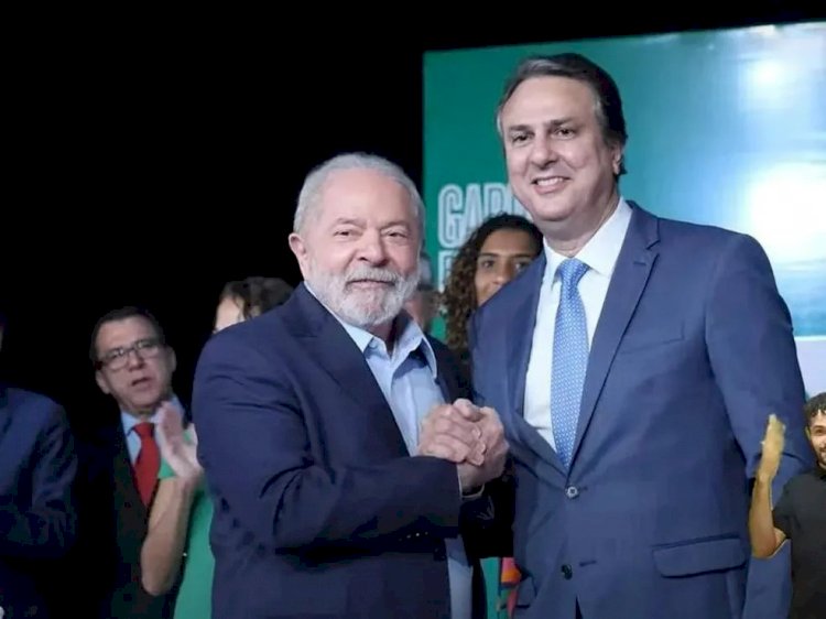 Lula promete R$ 5,5 bi a universidades e pede 'coragem para acabar a greve'