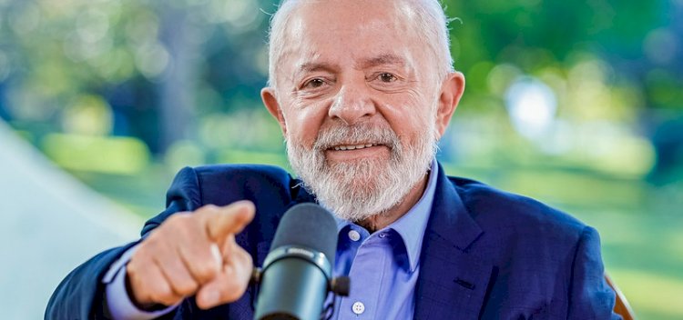 Lula diz que pode tentar a reeleição 'para evitar que trogloditas voltem a governar' o país