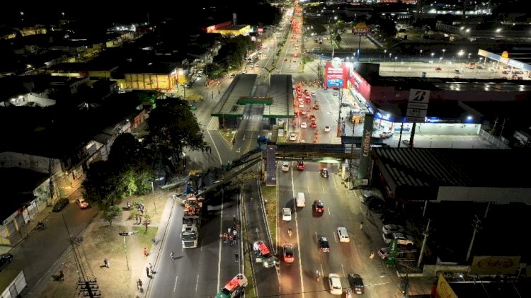 Prefeitura de Manaus interdita trecho da avenida Torquato Tapajós após colisão de carreta