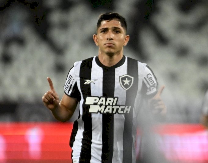 15ª rodada do campeonato brasileiro série A. Botafogo vence Atlético (MG) e se mantém na cola da liderança do Brasileirão