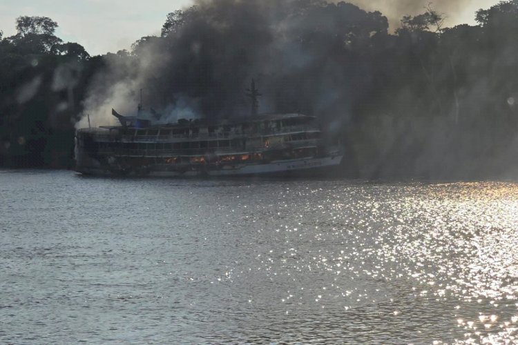 Governador Wilson Lima determina força tarefa para atender as vítimas do incêndio em embarcação