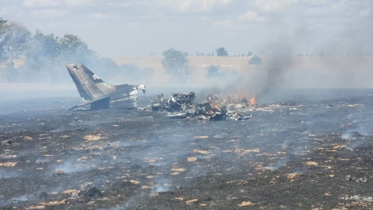 Aeronave Baron 55 cai em fazenda no interior de SP e pelo menos 3 pessoas morrem