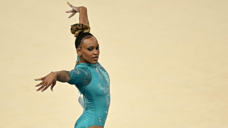 É OURO! Rebeca Andrade supera Simone Biles fica com a medalha de ouro na final do solo em Paris 2024