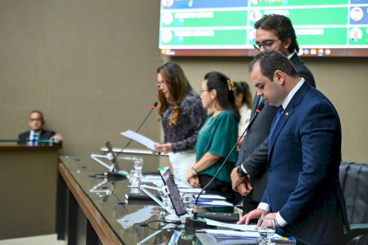 Roberto Cidade comanda votação que instituiu PCCR aos servidores da Jucea e garantiu maior autonomia à Defesa Civil