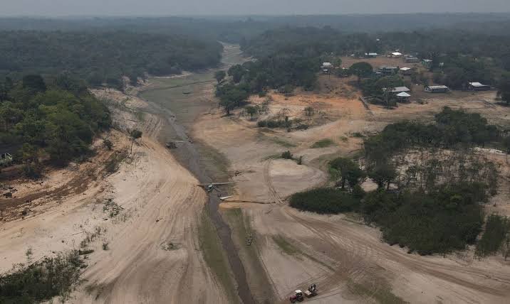 Nível do Rio Negro cai 3 metros em setembro e se aproxima de mínima histórica