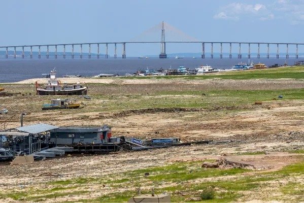 Rio Negro atinge em Manaus a menor marca desde o início da medição