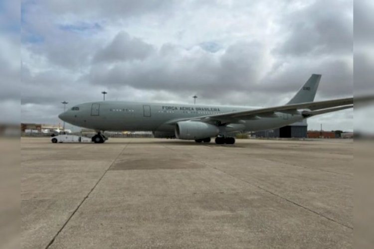 Avião da FAB com primeiros brasileiros repatriados do Líbano chega ao Brasil