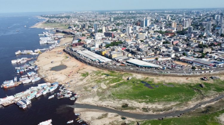 Após alcançar recorde histórico de 12,11 metros, Rio Negro volta a encher em Manaus