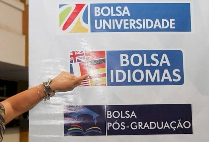 Prefeitura de Manaus alerta para falsa oferta de bolsa idiomas em rede social