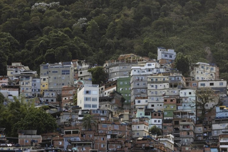 Favelas crescem 95% em 12 anos e concentram 16,4 milhões de brasileiros, aponta Censo 2022