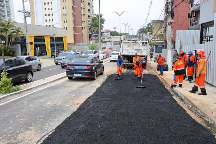 Prefeitura de Manaus recupera rede de drenagem na avenida Maceió em menos de 10 horas