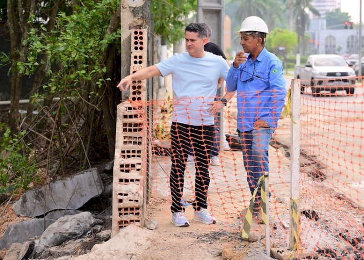 Prefeito David Almeida vistoria obra de encabeçamento da avenida Mário Ypiranga Monteiro