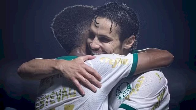 Palmeiras vence Atlético (GO), vê Botafogo tropeçar e vira líder do Brasileirão, na 35º Rodada do Campeonato Brasileiro Série A