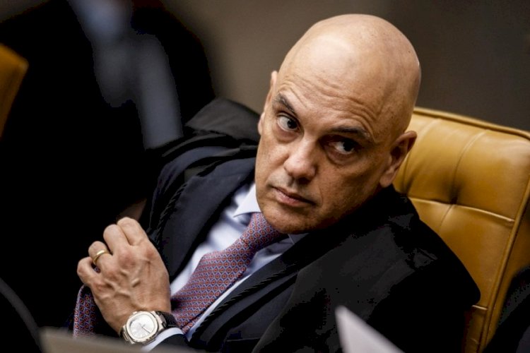 Alexandre de Moraes manda para PGR e retira sigilo de relatório da PF que indiciou Bolsonaro