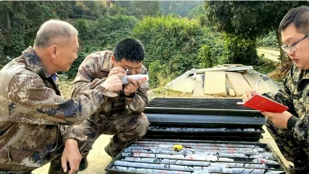 Chineses acham depósito de ouro gigantesco que pode valer R$ 498 bilhões