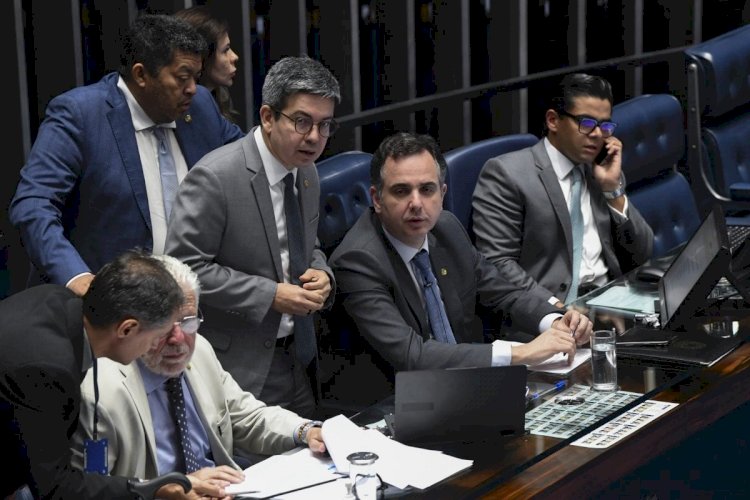 Senado aprova PEC com novas regras para abono salarial, mudanças no Fundeb e regras para supersalários