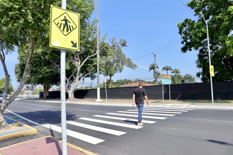 Prefeitura de Manaus conclui sinalização da avenida Coronel Teixeira após recapeamento