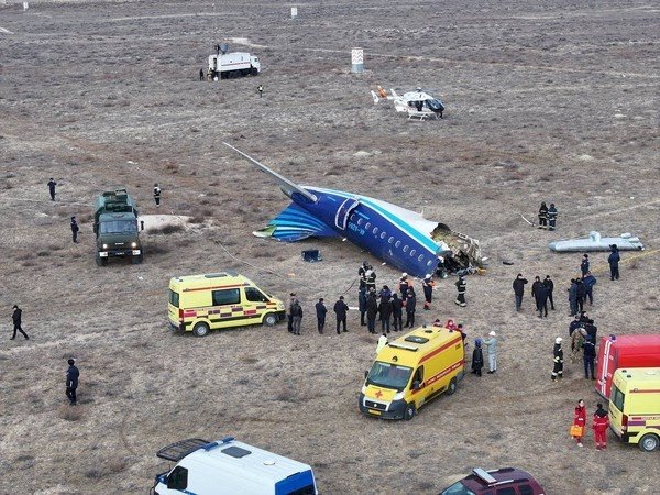 Avião com mais de 60 pessoas cai no Cazaquistão