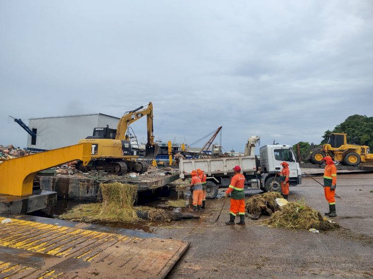 Prefeitura de Manaus remove mais 348 toneladas de lixo e canaranas em operação de limpeza nos rios