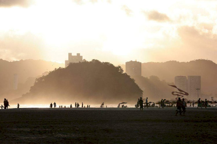 Aquecimento adiabático impulsiona a ocorrência de temperaturas elevadas no litoral da região Sudeste