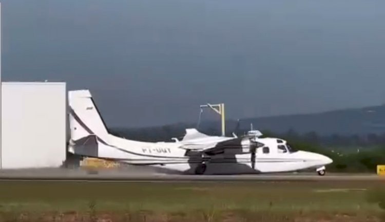 VÍDEO: avião Twin Commander faz pouso de 'barriga' em aeroporto de Sorocaba, interior de SP