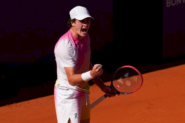 João Fonseca é campeão em Buenos Aires e se torna brasileiro mais jovem a ganhar um título ATP