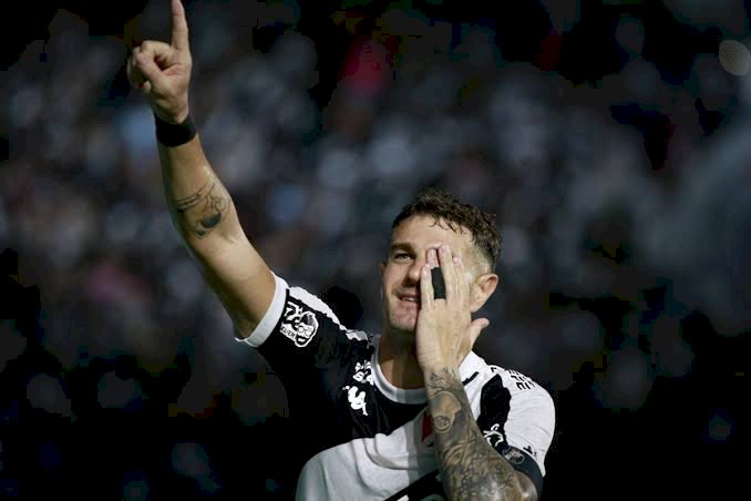 Vasco vence o Botafogo, avança para a semifinal e elimina o rival do Carioca.