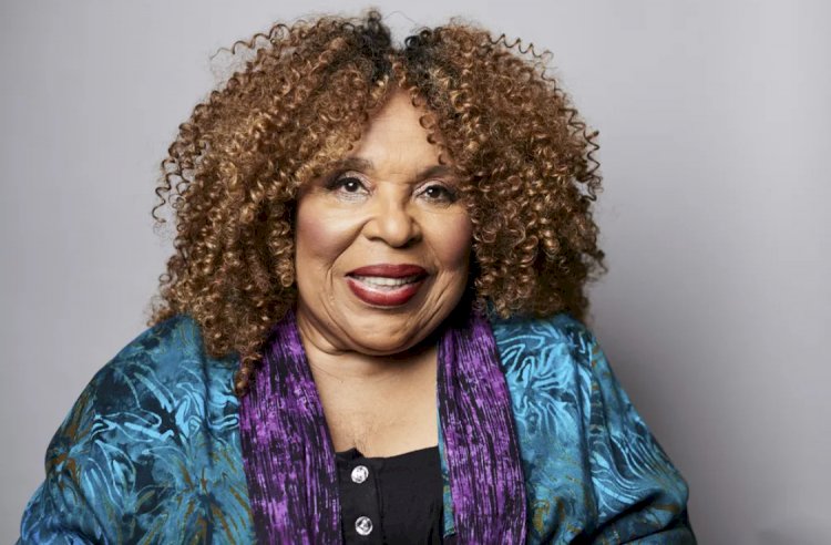 Roberta Flack, cantora conhecida pelo sucesso 'Killing me softly with his song', morre aos 88 anos