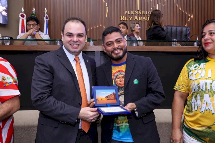 Roberto Cidade homenageia escolas de samba de Manaus durante Sessão Especial e destaca importância da festa para a economia do estado