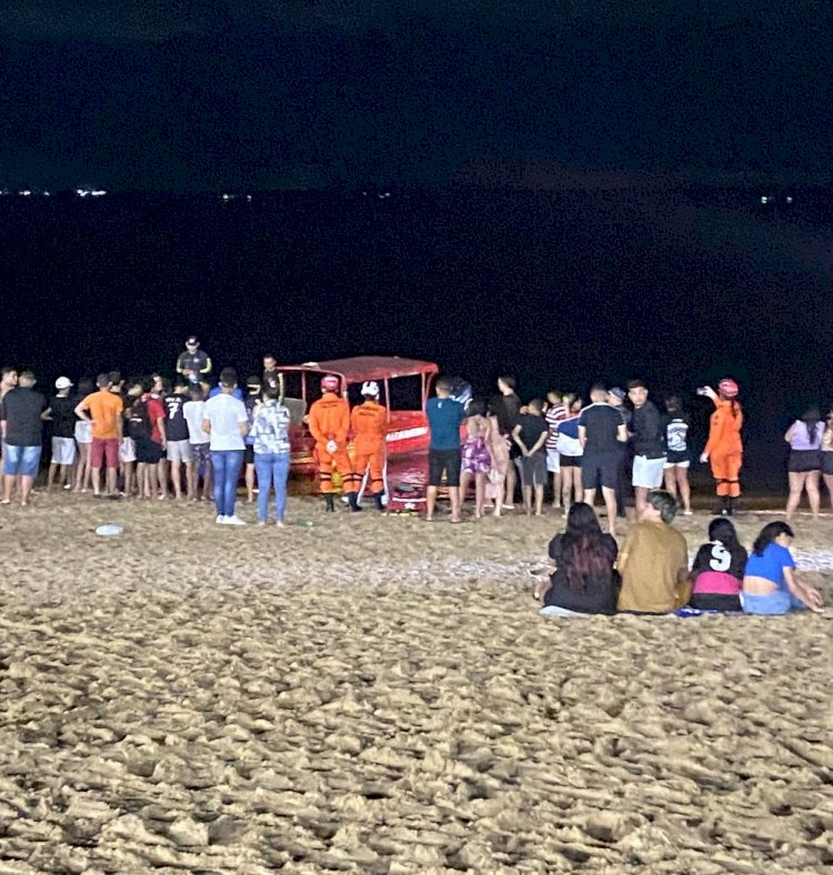 Adolescente morre afogado na Praia da Ponta Negra após entrar no rio fora do horário permitido